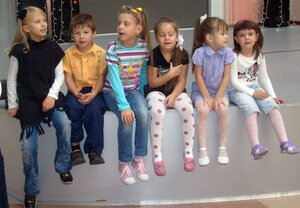 Группа малышей в студии ТВИСТ