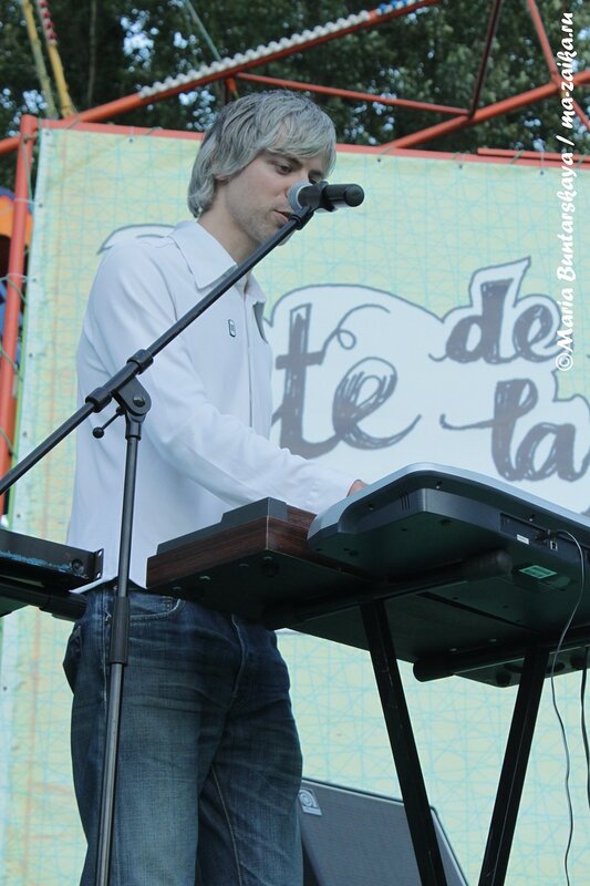 Праздник музыки в городском парке культуры и отдыха им.Горького, на сцене французская группа 'LA FELINE', Саратов, 23 июня 2012 года