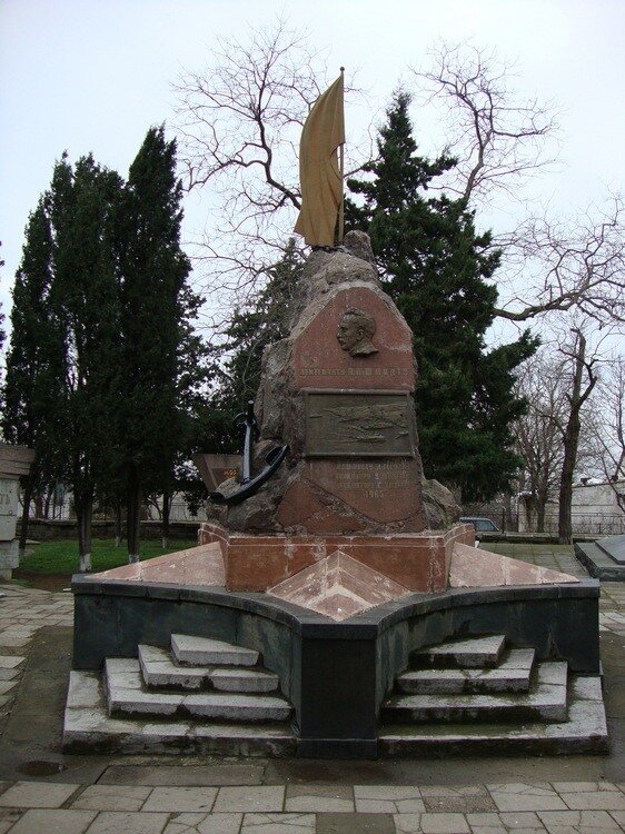... И памятник севастопольским жертвам белогвардейского террора 