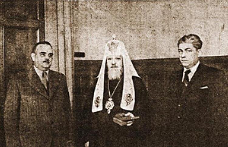 Патриарх Алексий I получил от советского правительства высокую награду – орден Трудового Красного Знамени. 23 августа 1946 г Слева Николай Шверник