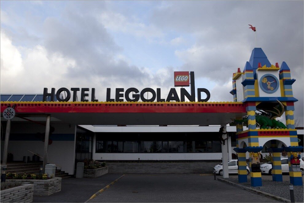 Отель Lego 