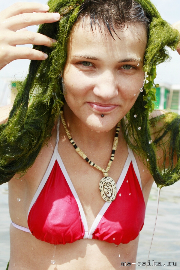 Русалочка отдыхает, городской пляж, Саратов, 27 июля 2011 года