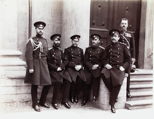 Группа ротных командиров и офицеров - воспитателей корпуса
