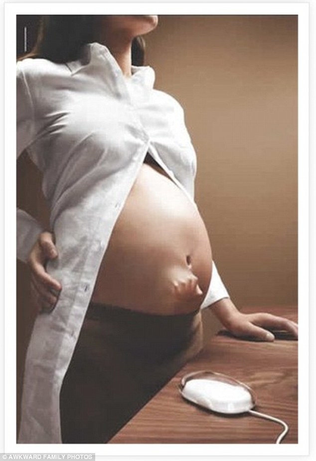 Беременные телочки очень хотят показаться сексуальными поэтому раздеваются для всех перед камерой 