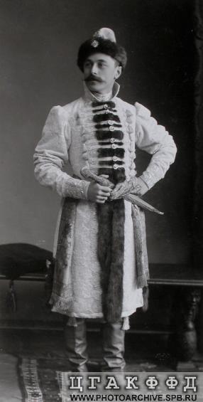 Граф флигель-адъютант А.Д.Шереметев в костюме боярина XVII века.