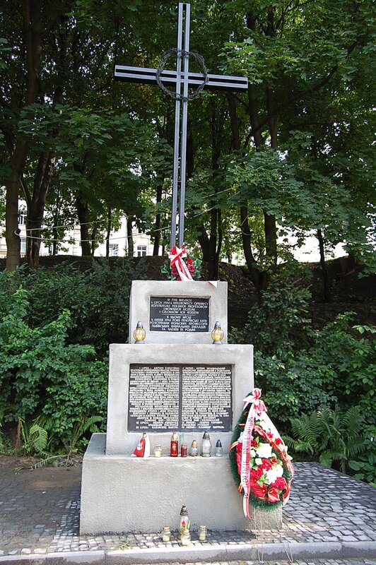Памятник на месте расстрела львовских профессиров в июле 1941 года