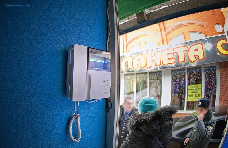 Нелегальный зал игровых автоматов в Одинцово обнаружили и ликвидировали сотрудники 1-го городского отдела милиции (ГОМ) и ОБЭП УВД Одинцовского района в субботу 26 февраля.  