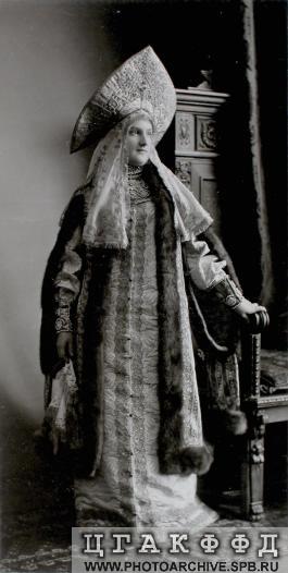 Княгиня А.В.Щербатова, урожденная княжна Барятинская, в костюме боярыни XVII века.