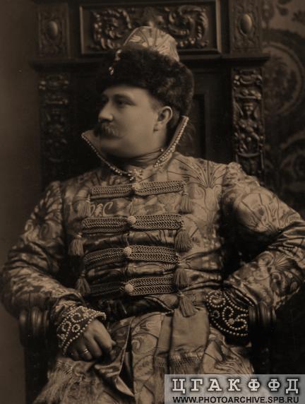 Князь, адъютант великого князя Николая Николаевича-младшего П.Б.Щербатов в костюме боярина XVII века.