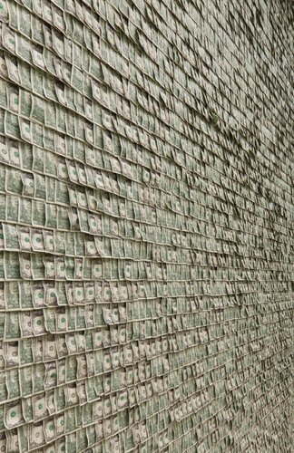 Искусство и деньги. Необычные «обои» из долларов: инсталляция Ганса-Петера Фельдманна.
