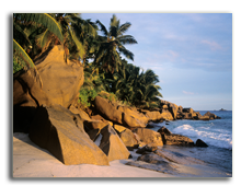 Сейшелы. Rocks on a beach in the Seychelles. Фото IS_2 - Depositphotos