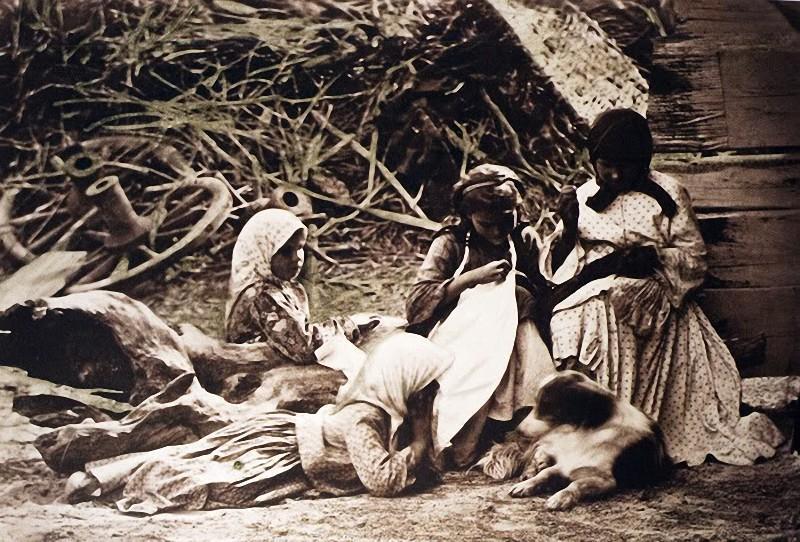 31. Девочки шьют платья. 1875-1876.