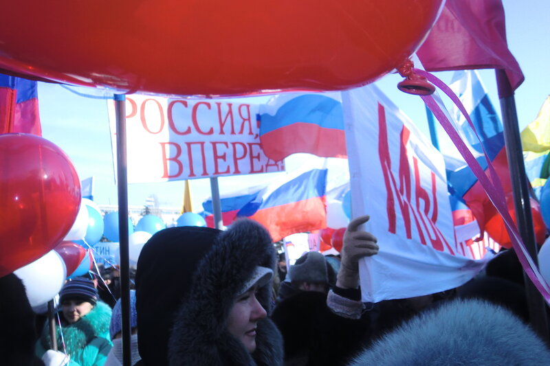 Субботний митинг 'за Путина' в Саратове, театральная площадь, 18 февраля 2012 года