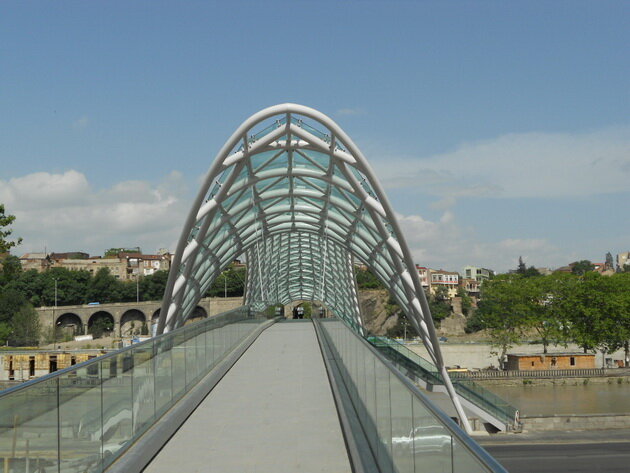 Мост Мира в Тбилиси. Грузия