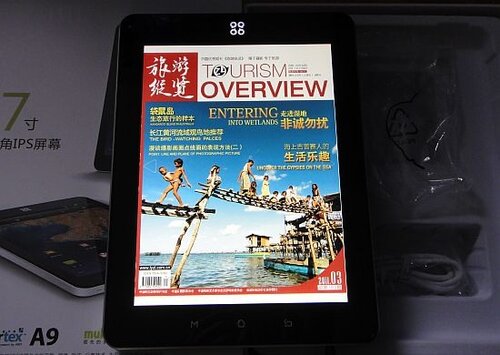 Лучше всего SmartQ Ten проявляет себя в качестве читалки больших цветных журналов