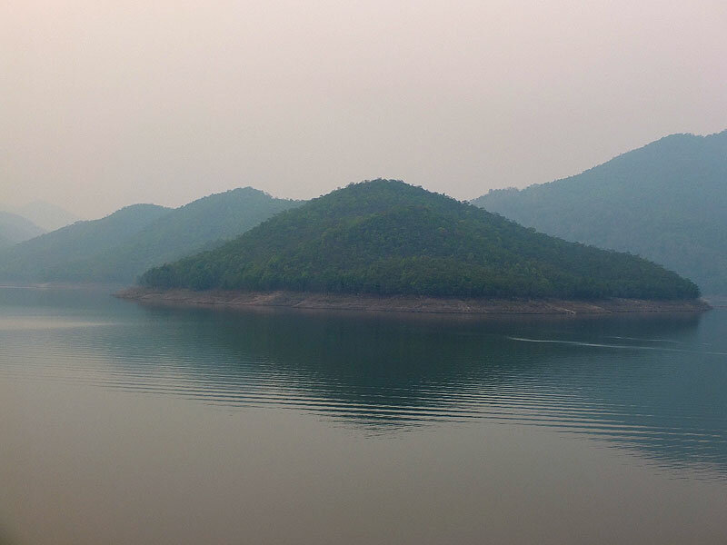 вечер на водохранилище Mae Kuang Dam