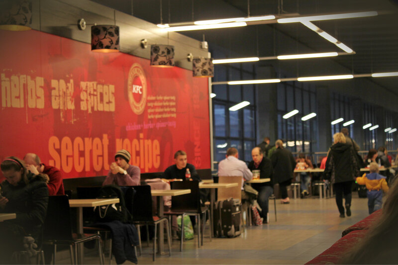 Кафешка на Курском вокзале, Москва, 13 апреля 2012 года