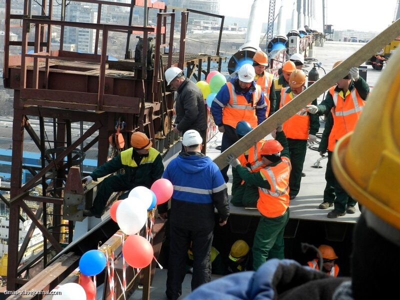 Стыковка моста через бухту Золотой Рог (Владивосток). 14-апреля-2012г