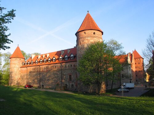 Замок Бютов, фото В. Смолика, 2012 г.
