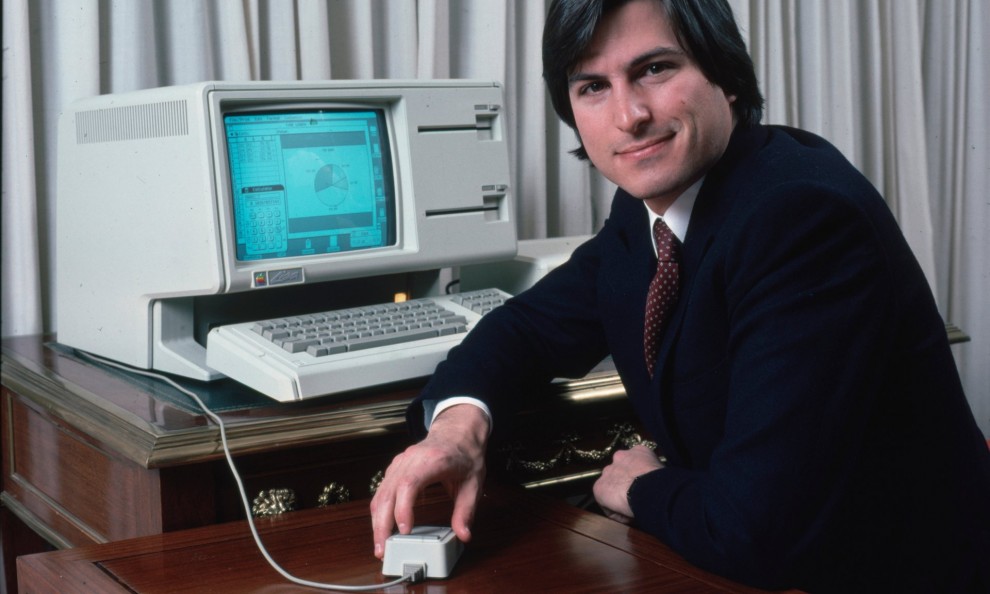 1984 Компьютер Apple Iic классифицировался, как портативный, но не имел батареи, поэтому мог раб
