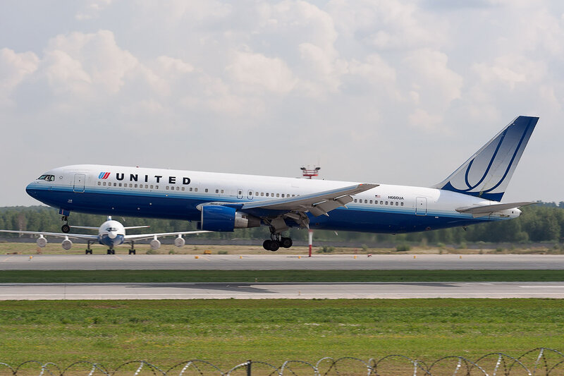 Boeing 767-322ER (N660UA) United DSC2890