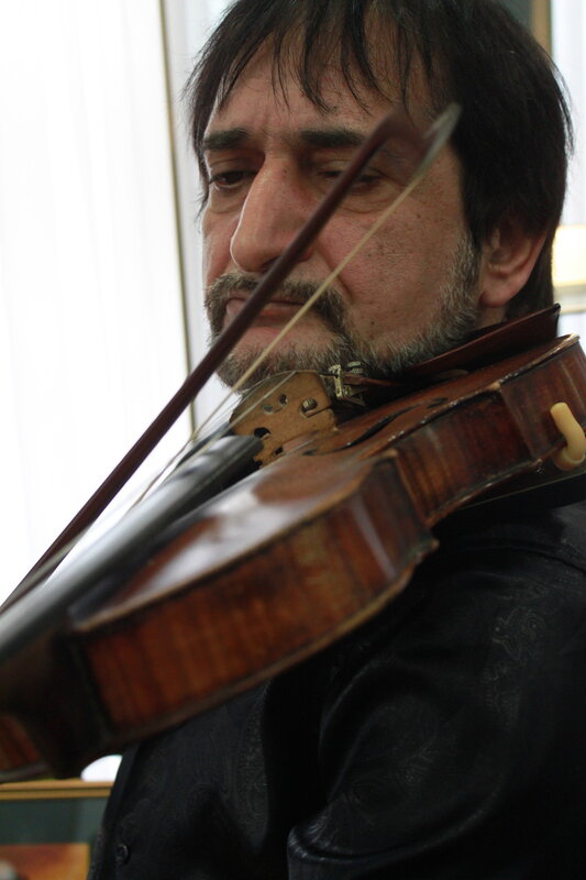 Игра на скрипке, Саратов, музей К.А.Федина, 05 апреля 2012 года