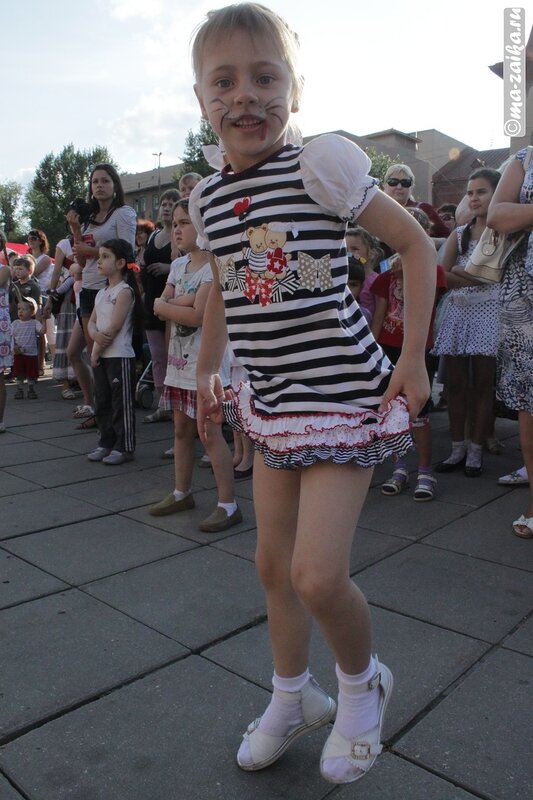 Попрыгунчики, Саратов, площадь Чернышевского, 01 июня 2012 года
