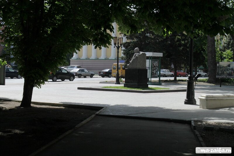 Машинки раздали, Саратов, Театральная площадь, 08 мая 2012 года