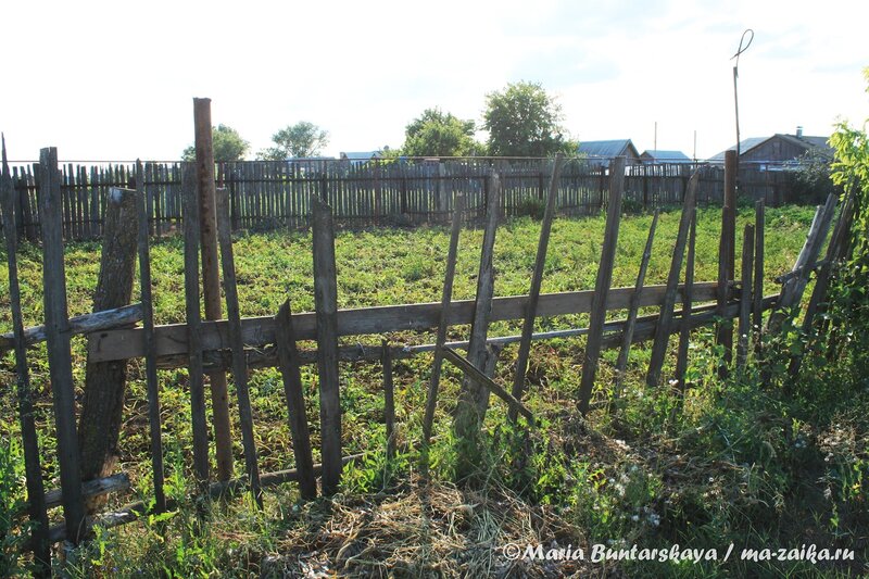 Забор на селе, Генеральское, 28 июля 2012 года