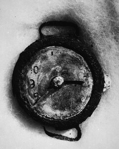 Наручные часы, которые были найдены среди руин, остановились в 8.15 утра 6 августа 1945 года – время взрыва атомной бомбы в Хиросиме. (AP Photo/United Nations)