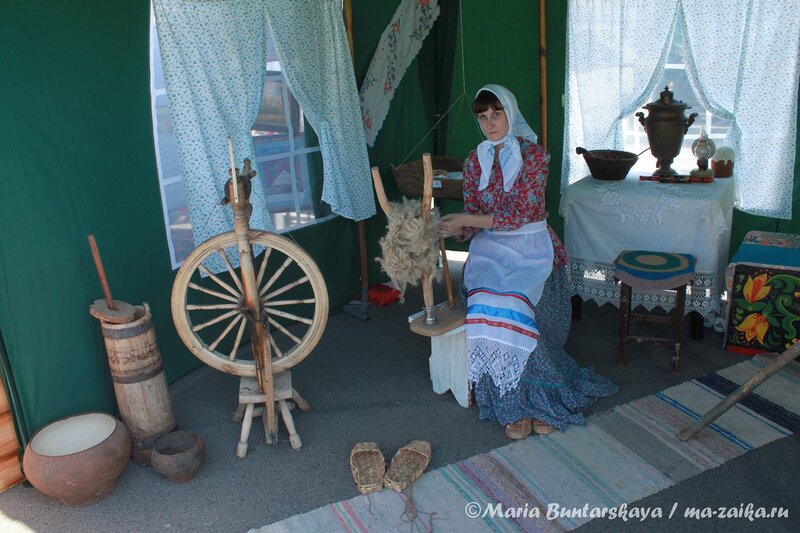 Народные музеи на селе представились, Саратов, Театральная площадь, 14 июля 2012 года