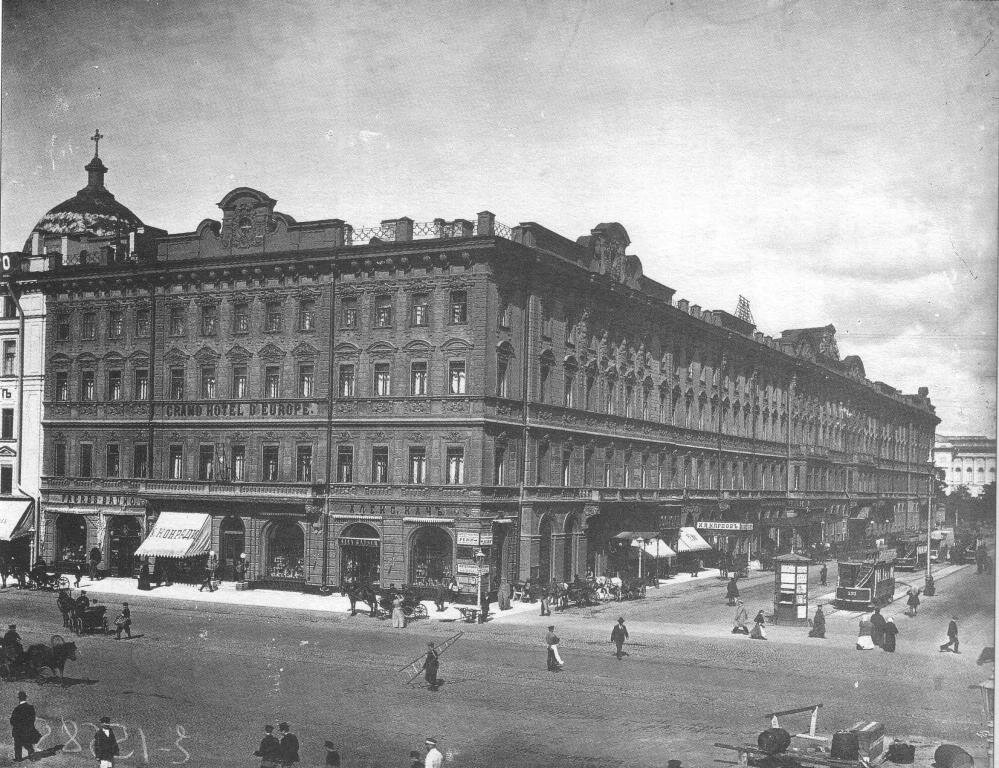 Конечная остановка конки рядом с отелем Европа на Михайловской улице 1900-е годы