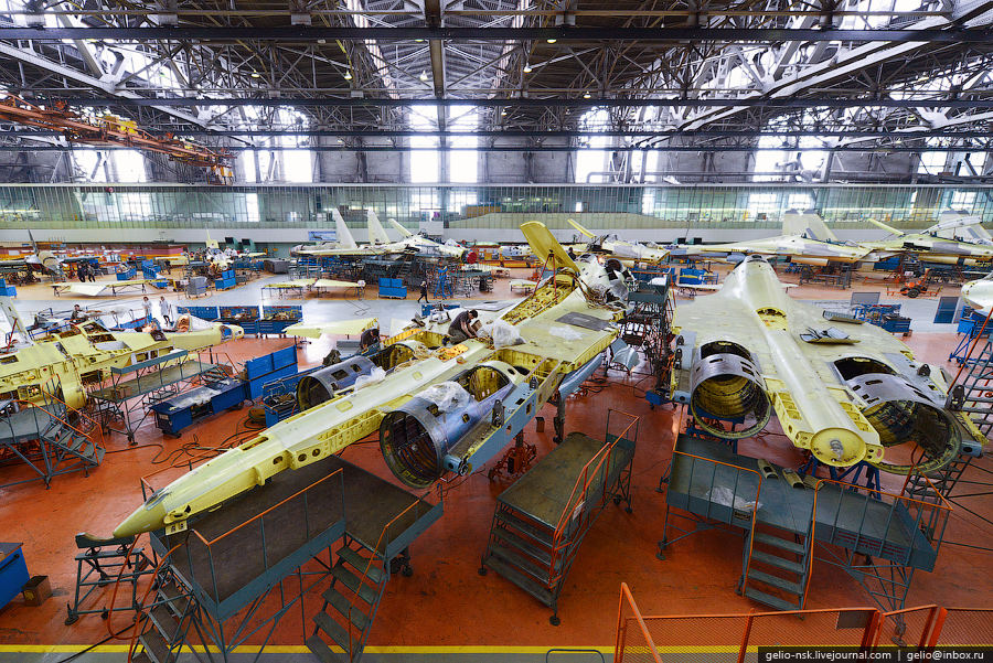 من داخل المصنع  --- تصنيع المقاتلة  سو 30 و طائرة التدريب  ياك 130 ...  مصنع اركوتسك للطيران 0_6d947_952a8907_orig