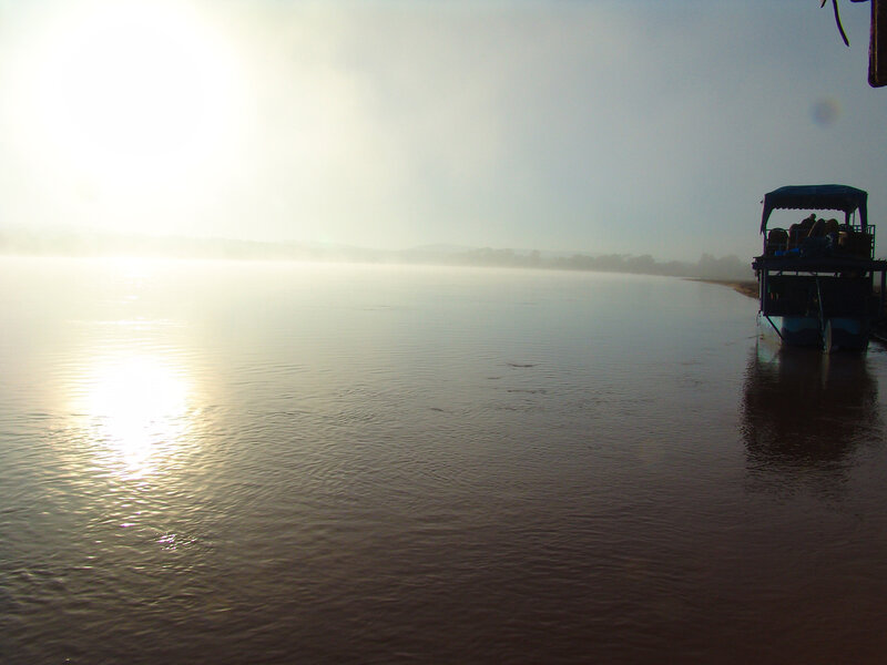 Мадагаскар, сплав по реке Цирибихина, цинги, край баобабов, восточное побережье.