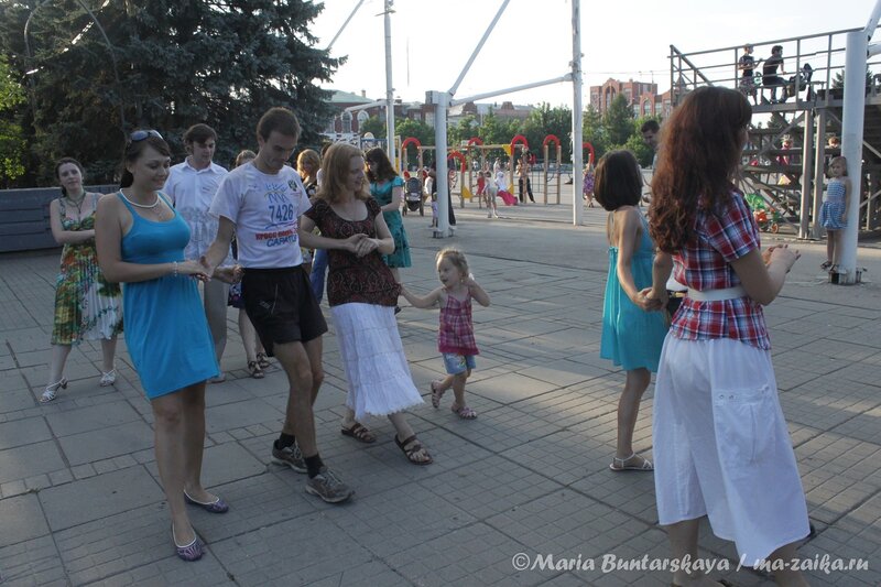 Танцы в парке, Саратов, Театральная площадь, 26 июля 2012 года