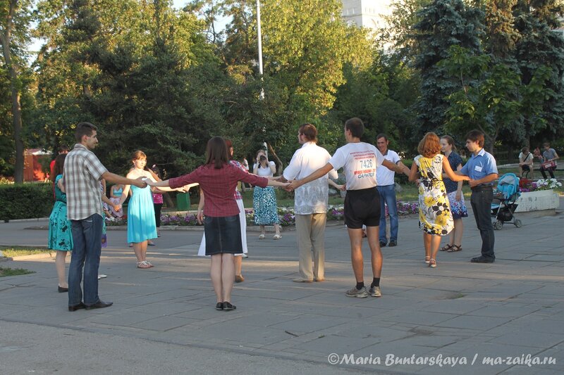 Танцы в парке, Саратов, Театральная площадь, 26 июля 2012 года