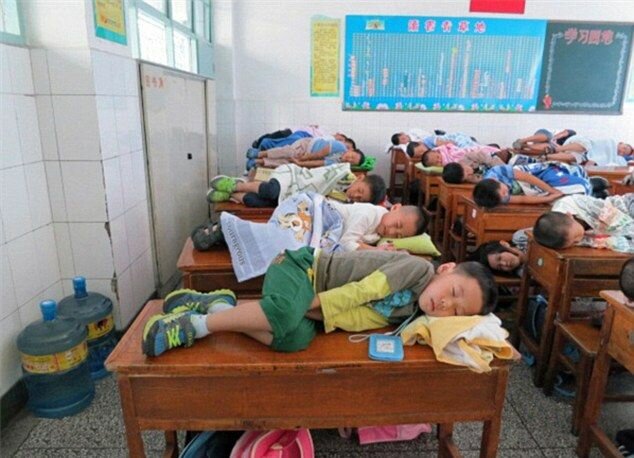 Обеденный сон китайских детишек