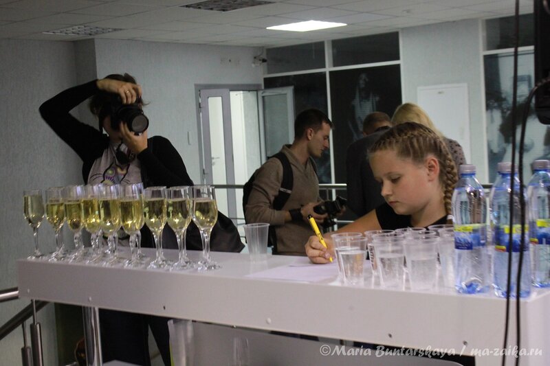 Открытие выставки 'Digatal ART' Руслана Кадиева, Саратов, атриум банка 'Экспресс-Волга', 25 сентября 2012 года