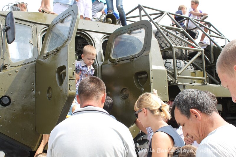 Дети на празднике ВВС, Энгельс, 12 августа 2012 года