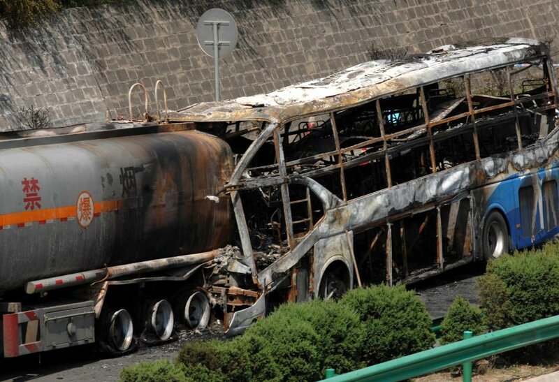 Cтолкновение пассажирского автобуса с газовозом на трассе Баотоу – Маомин в Яньань, провинция Шэньси, 26 августа 2012 года