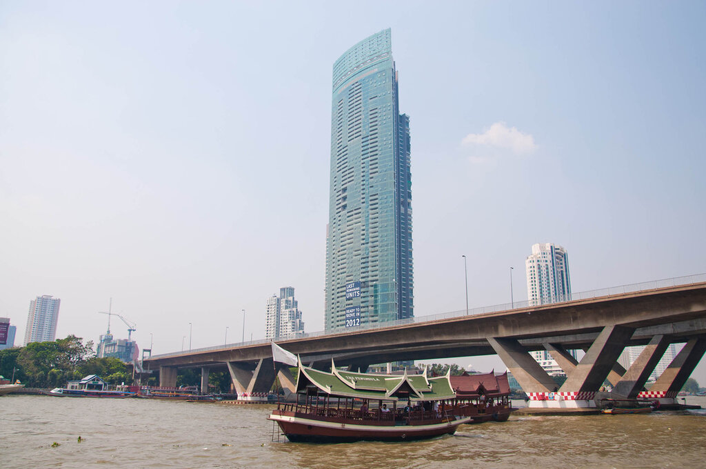 Бангкок, вид на небоскребы с реки