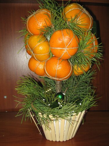 Мастерим новогоднее деревце из мандаринов