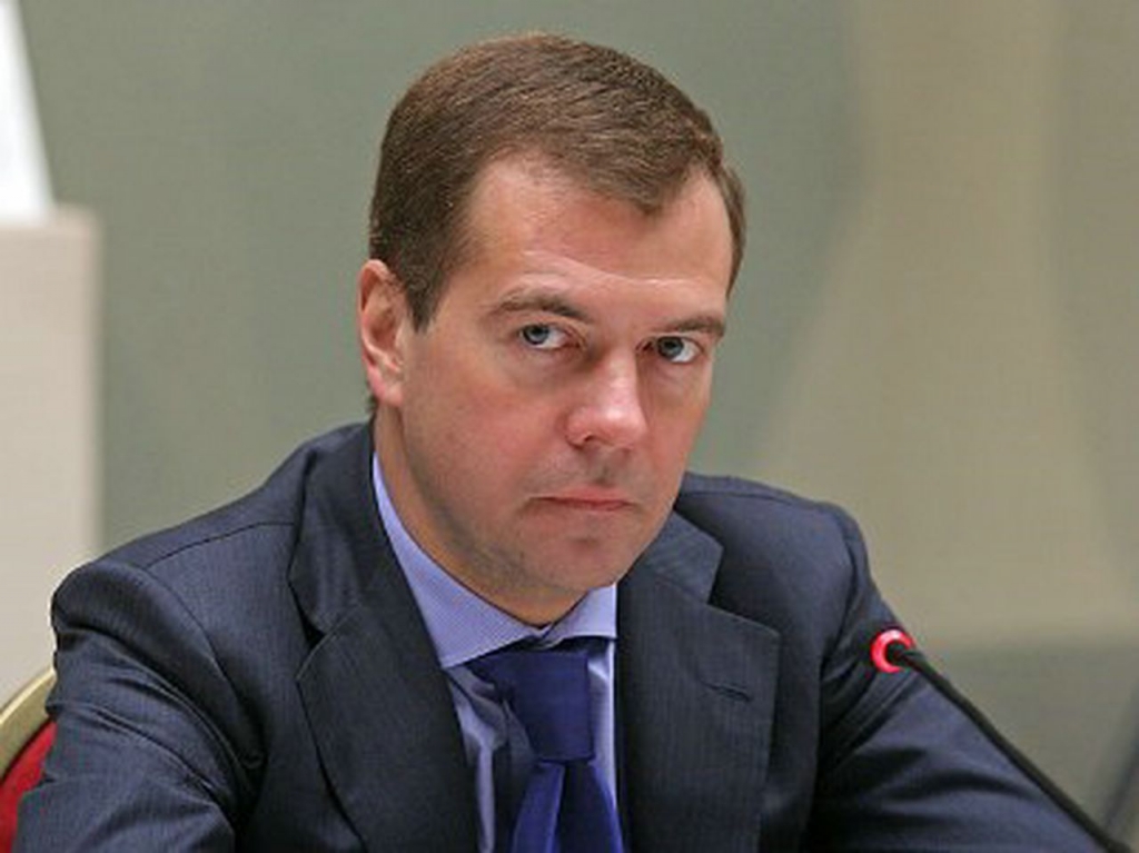 Медведев возможность корректировки налогового маневра существует