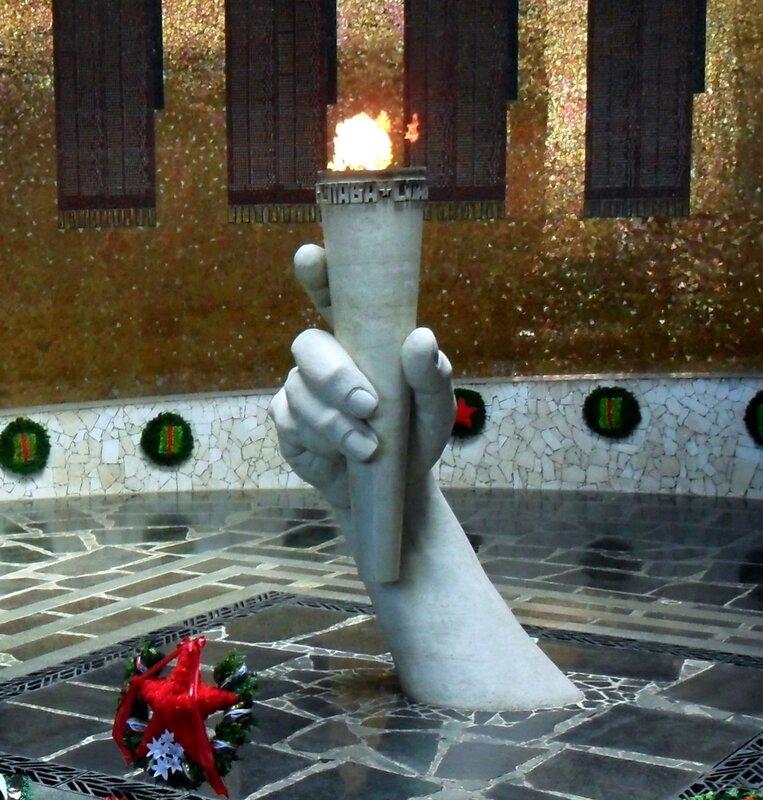 Вечный огонь в Зале Славы на Мамаевом кургане