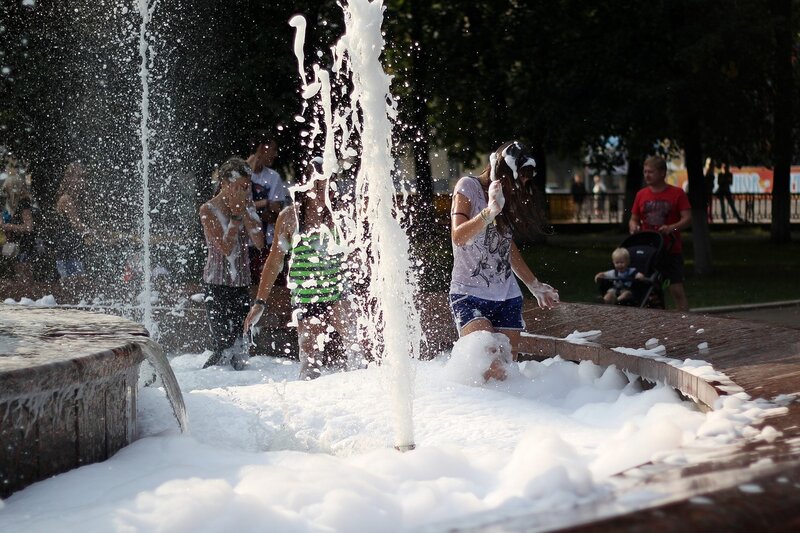 «Пенная вечеринка» в фонтане на Театральной площади в Кирове 5 августа IMG_6721.JPG