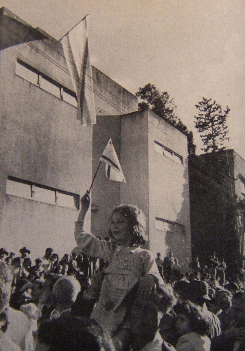 1948. Возле музея в Тель-Авиве, где была принята Декларация Независимости