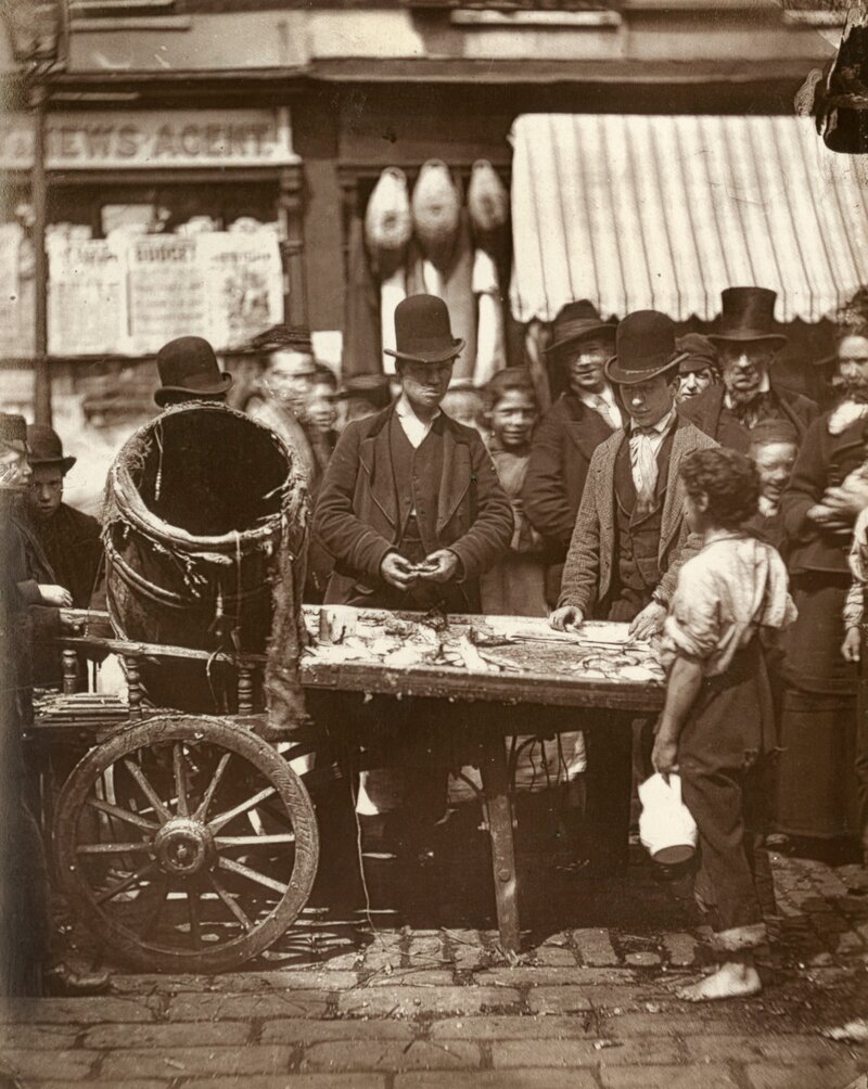 Торговец дешевой рыбой.1877