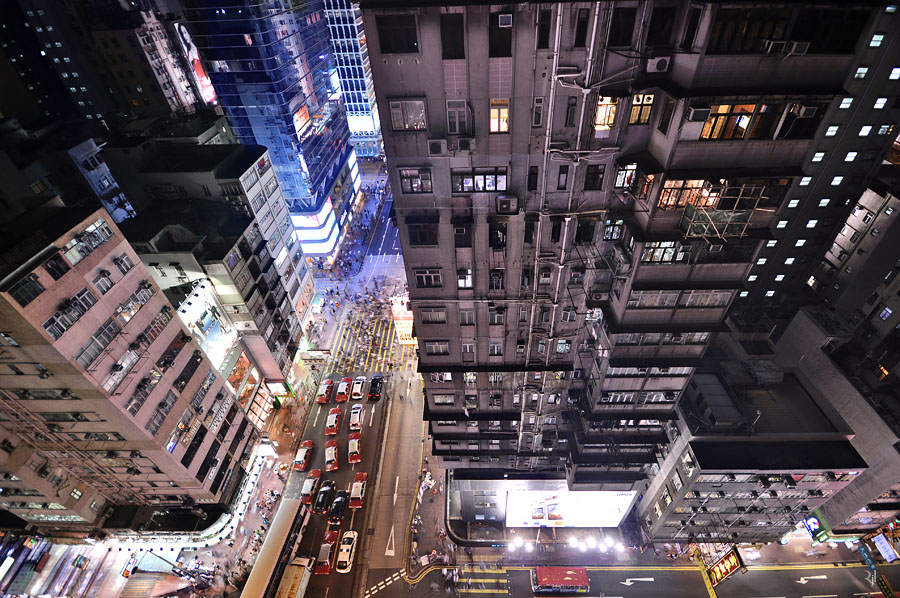 Гонконг в серии `Vertical Horizon` от Romain Jacquet-Lagreze
