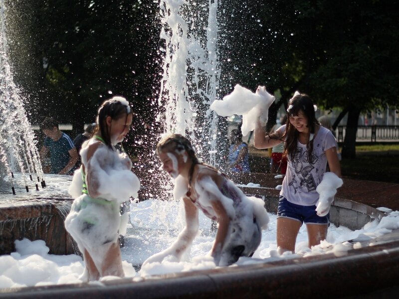 «Пенная вечеринка» в фонтане на Театральной площади в Кирове 5 августа IMG_6742.JPG