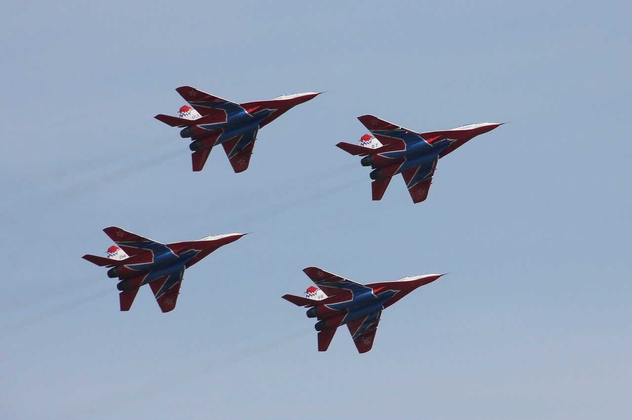 Четвёрка МиГ-29 проходит на малой высоте (15.08.2014)